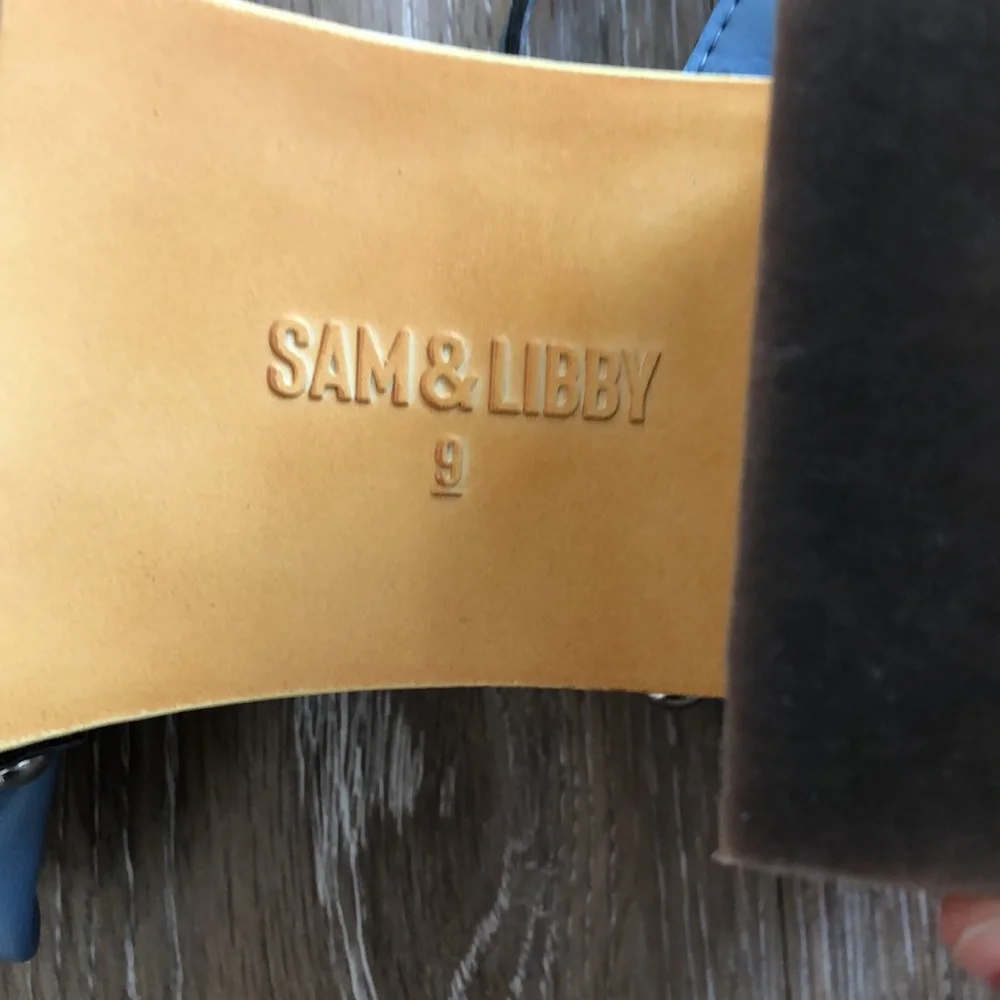 Retro-inspired wooden platform sandals - Picture 3 of 6